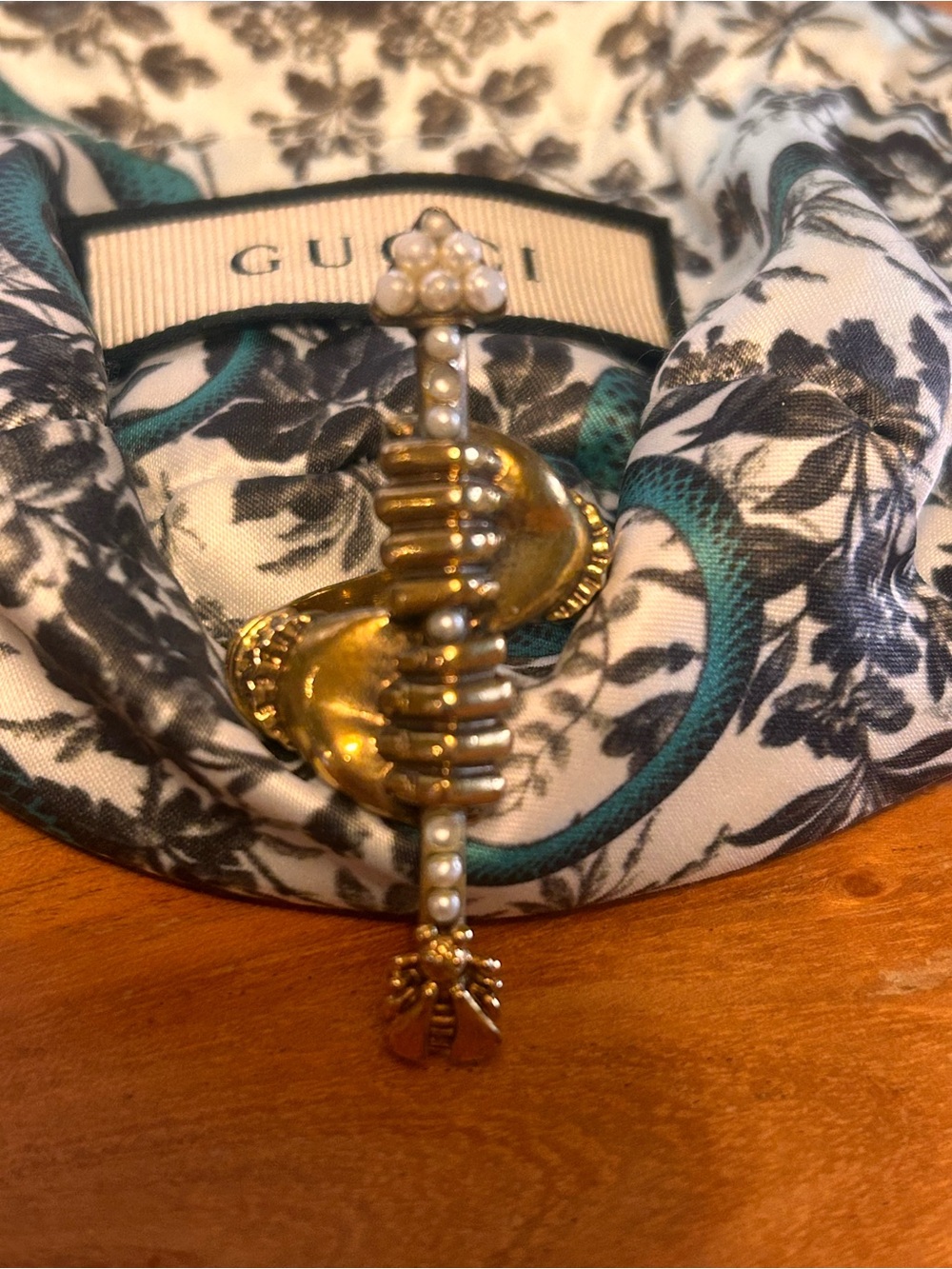 Gucci Gold-Tone Pearl Arrow Ring - Picture 3 of 5